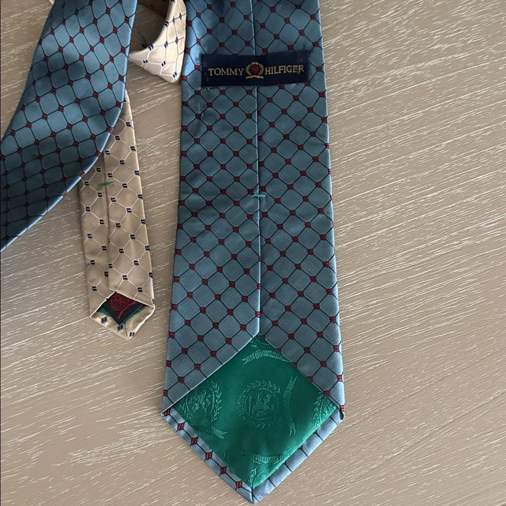 Tommy Hilfiger Geometric 100% Silk Neck Tie